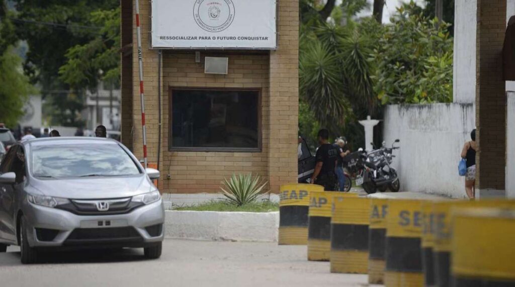 Fugas em massa do Complexo Penitenciário de Gericino em Bangu
