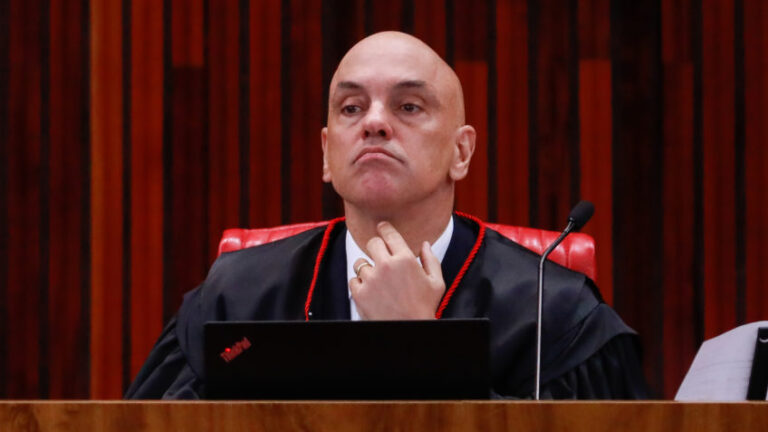 Advogado: PF deveria investigar Moraes por abuso de autoridade