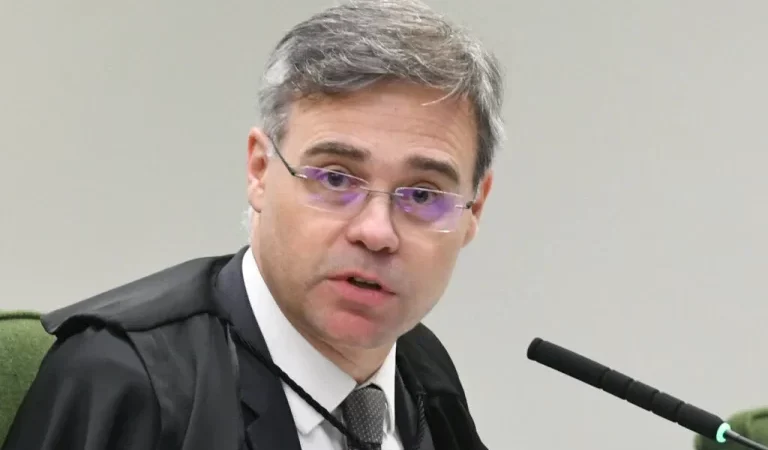 André Mendonça cassa a palavra de advogada: “Não tem decoro”