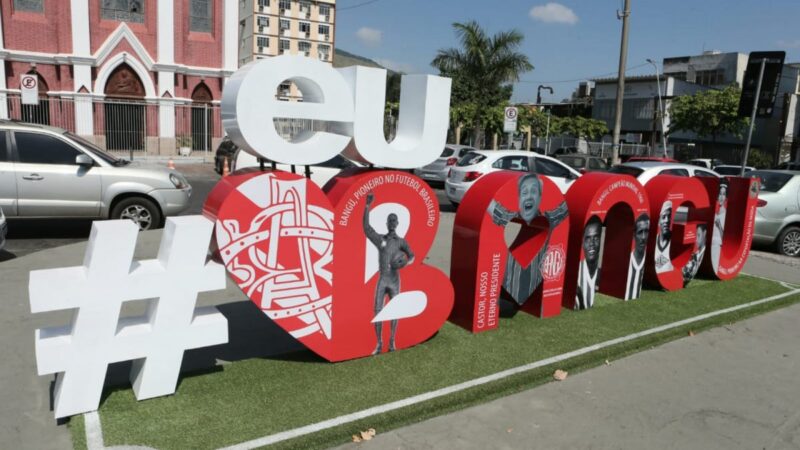 Bangu ganha letreiro 'instagramável' na Praça da Fé e moradores comemoram | Rio de Janeiro