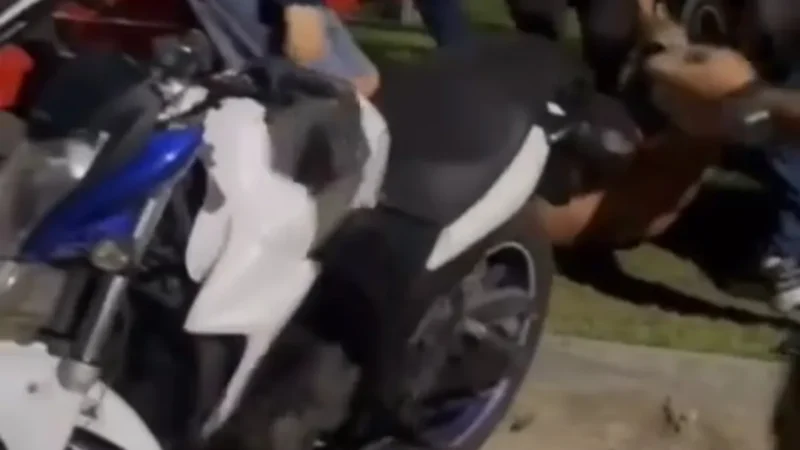 Cidadão Ataca Policial Militar em Plena Via Pública