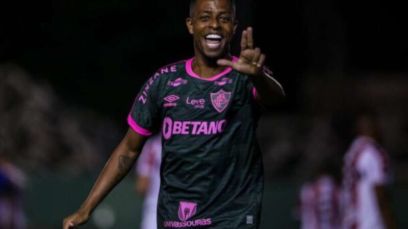 De virada, Fluminense vence Bangu e segue líder no Carioca