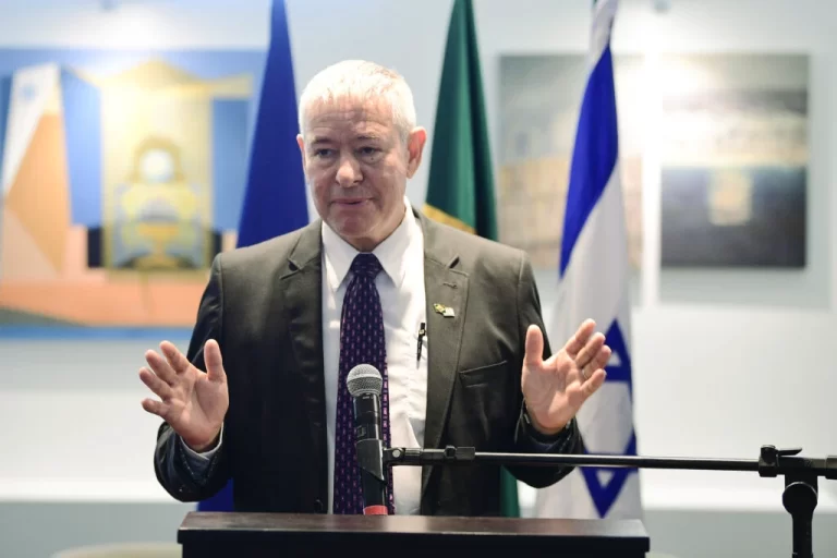 Embaixador de Israel diz estar “desapontado” com postura do Brasil