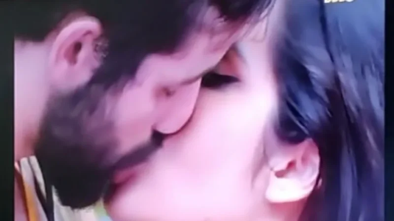 Matheus e Isabelle Trocam Beijo Apaixonado e Agitam as Redes Sociais