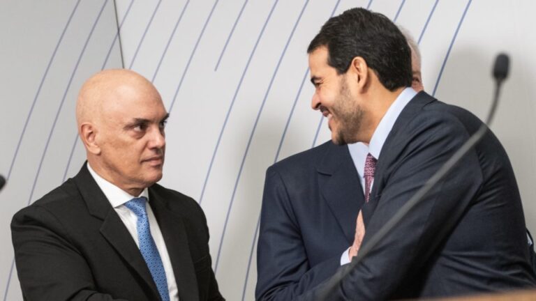 Moraes impõe sigilo à petição da AGU sobre suspender Twitter/X