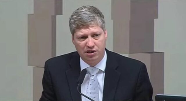 OAB abrirá ação contra Van Hattem por críticas à entidade