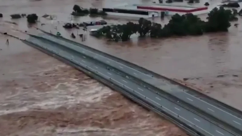 Chuvas Torrenciais Deixam 32 Mortos e 60 Desaparecidos