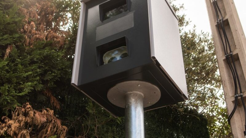 Conheça o radar inteligente nas vias brasileiras que multa a 100 metros de distância