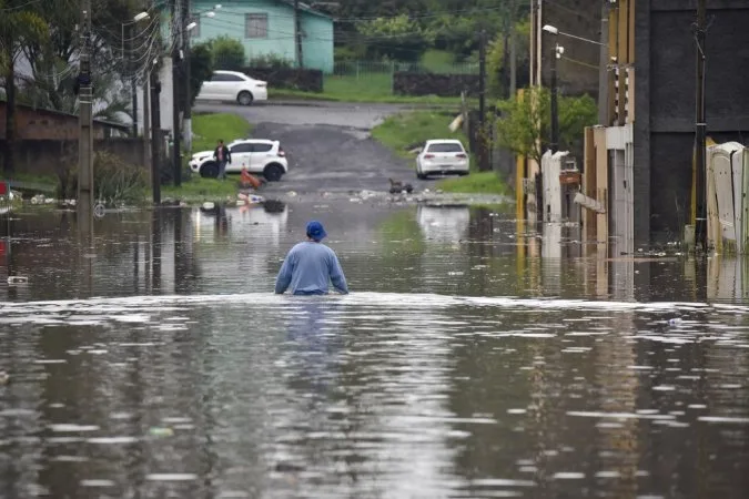 Enchentes Devastadoras no Rio Grande do Sul com Mortes, Desaparecidos e Centenas de Milhares de Desalojados