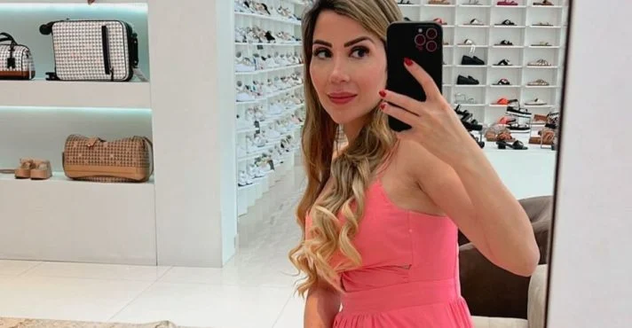 'Farra!' - Assistente de Randolfe Rodrigues tem vida de influenciadora em horário de trabalho