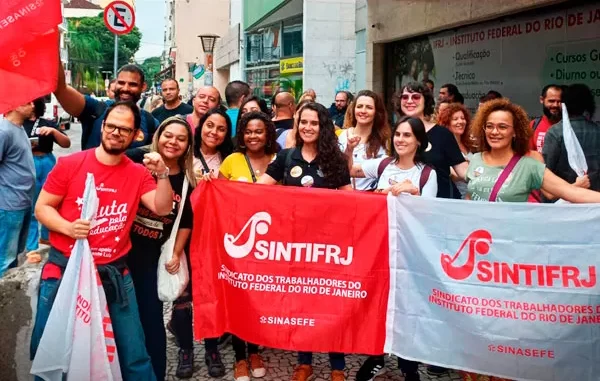 Grevistas realizam jogatina e doutrinação ideológica no IFRJ