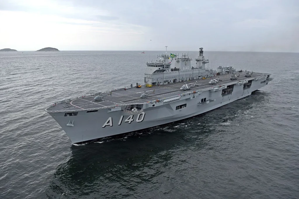Maior Navio da Marinha Brasileira é Enviado ao Rio Grande do Sul para Auxílio em Catástrofe