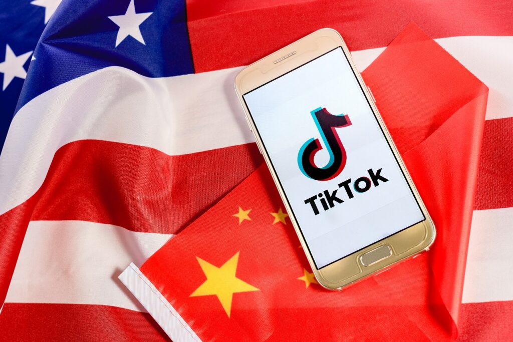 Maioria dos americanos vê TikTok como ferramenta de influência da China