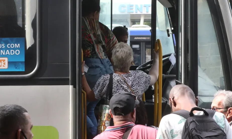 Mangaratiba enfrenta ação para regularizar transporte público precário