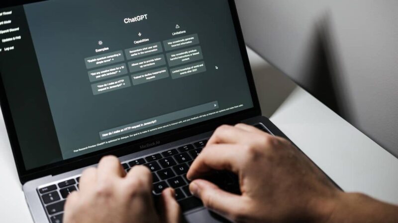 Unir pesquisa na web e ChatGPT 'seria legal', diz CEO da OpenAI