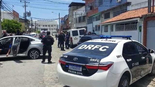 Operação desmantela quadrilha que receptava e revendia roupas de grife