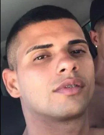 Urgente!! ( video) Três Ônibus Sequestrados e Usados como Barricadas após a morte de chefe da milicia em Santa Cruz