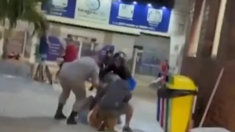 ( Video) Briga entre Atual e Ex-Mulher por causa de macho Interrompe Atendimento em hospital no Rio