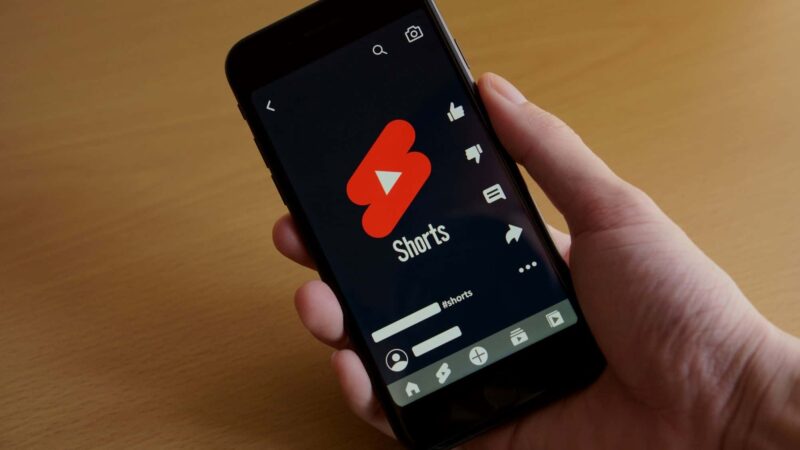 YouTube Shorts testa planos de fundo gerados por IA