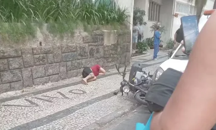 Assalto com granada em Copacabana causa tiroteio e pânico nas ruas