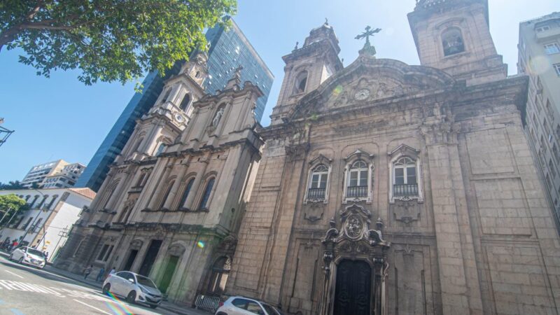 Igreja no Centro do Rio que guarda restos mortais de Pedro Álvares Cabral é uma joia histórica da cidade
