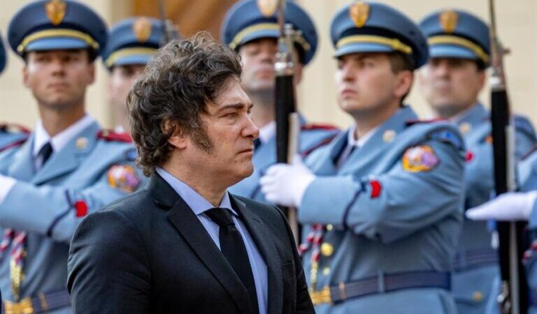 Milei faz agência de notícias estatal virar agência publicitária