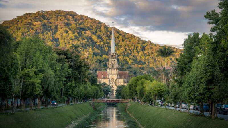Petrópolis com 106 vagas; segurança patrimonial e atendente de farmácia