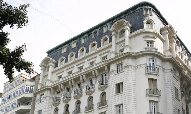 Praia do Flamengo tem 'réplica' de edifício parisiense da década de 20