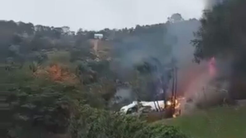 Avião com 62 pessoas a bordo cai em Vinhedo, interior de São Paulo