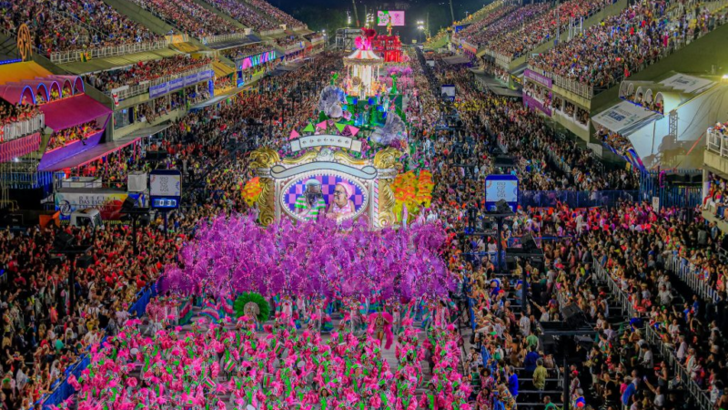 Carnaval 2025: Com menos escolas desfilando por noite, assistir os 3 dias fica mais barato que 2 dias de 2024