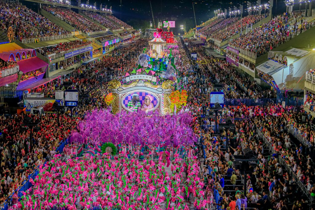 Carnaval 2025 Com menos escolas desfilando por noite, assistir os 3