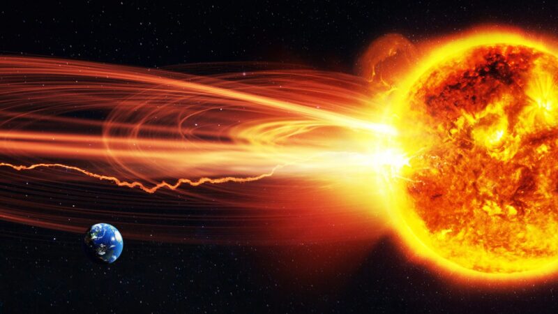 Mancha solar bizarra produz erupção do tipo mais violento