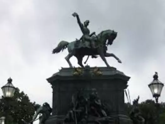 Para driblar vandalismo e furtos, monumentos do Rio ganham placas de sinalização de alumínio