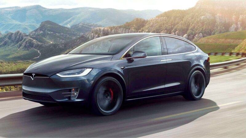 Tesla faz recall 'mais sério' de SUV por conta de problema no teto