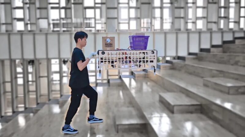 Carrinho voador levanta cargas para operações sem obstáculos