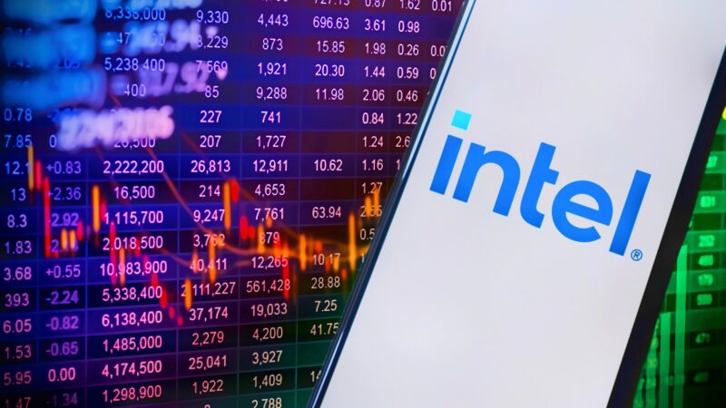 Intel tem alta após rumores sobre reestruturação e fusões