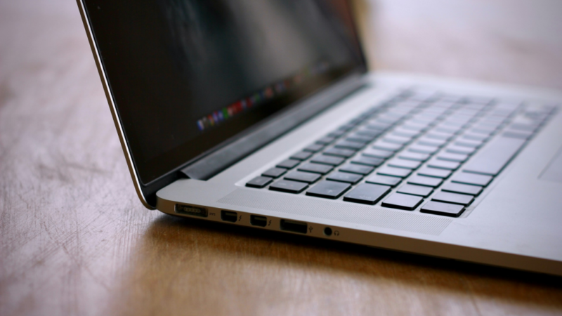 Pode deixar o notebook carregando o dia todo?