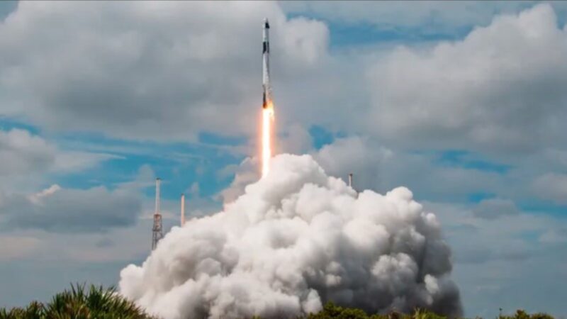 SpaceX suspende lançamentos após problema com foguete