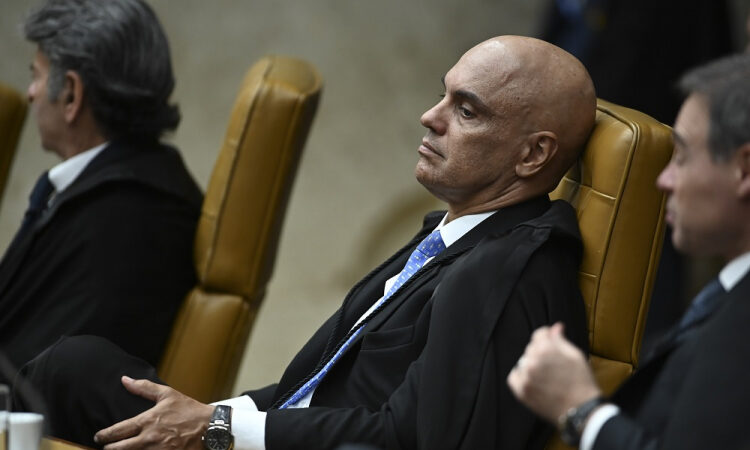 Alexandre de Moraes desativa conta no X