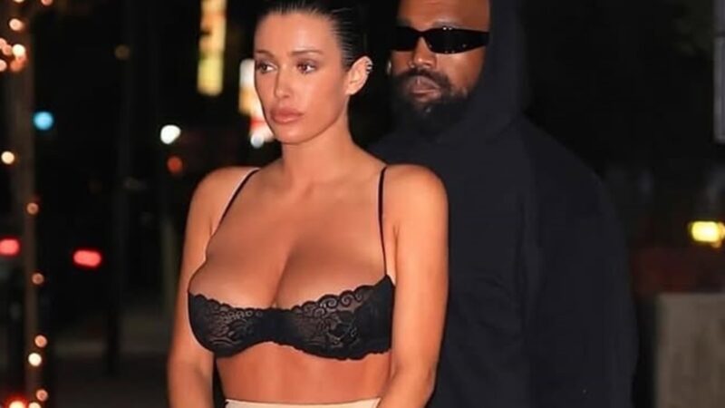 Bianca Censori surge nua em pôster de filme de Kanye West