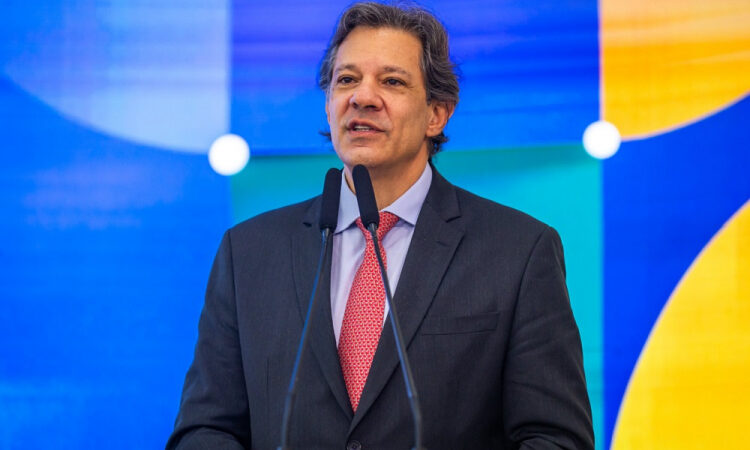 Haddad diz que governo vai esperar decisão de Trump sobre taxação do aço para se manifestar