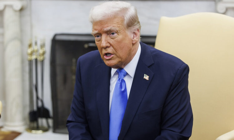 Trump assina novo decreto de demissões em massa do governo dos EUA