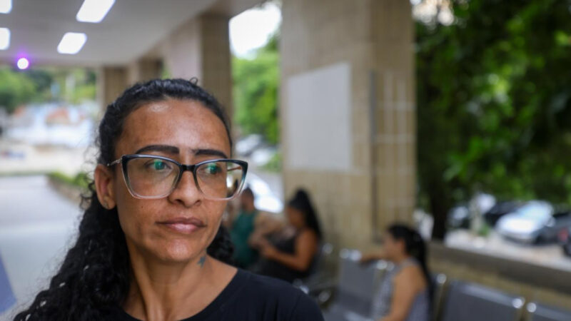 'Vai sair dessa': famílias torcem por vítimas de incêndio em fábrica de Ramos