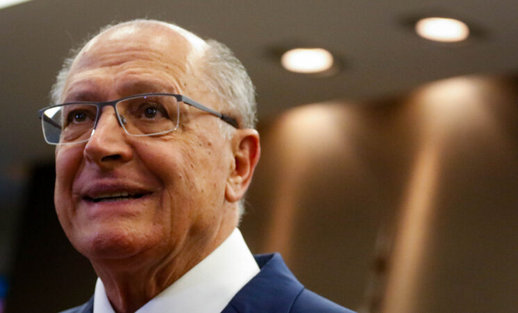 Alckmin discute tarifas com secretário de Trump nesta quinta