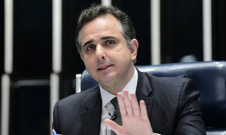 Rodrigo Pacheco se reúne com Lula e descarta assumir ministério