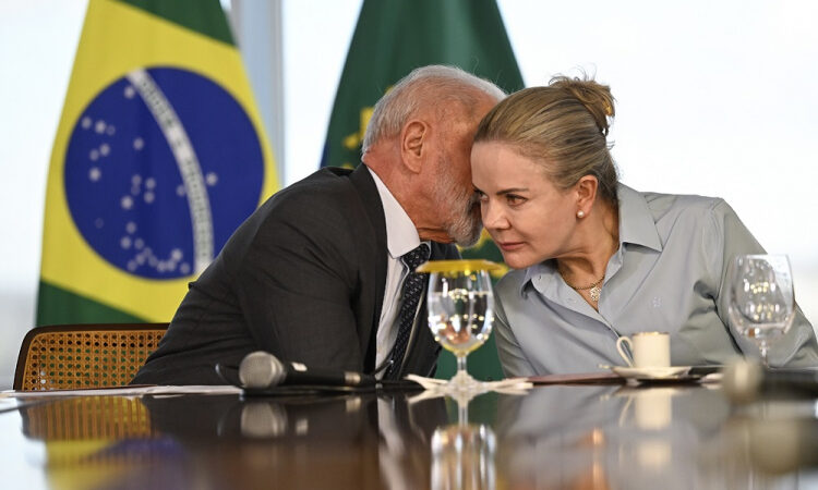 Gleisi Hoffmann critica ofensiva da Câmara e diz que derrubada de decreto do IOF exigiria novos bloqueios