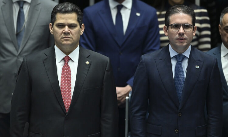 Congresso ensaia aproximação com o governo e se coloca à disposição para agir ‘com firmeza’ em resposta a tarifaço