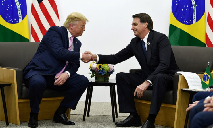 Trump acusa Brasil de ‘caça às bruxas’ e sai em defesa do aliado: ‘Deixe Bolsonaro em paz!’