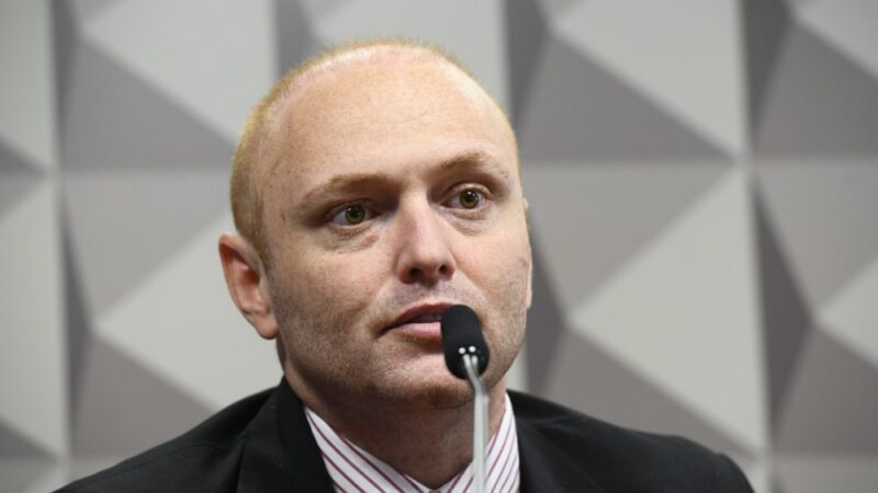 Hacker Walter Delgatti pode depor como testemunha de Carla Zambelli