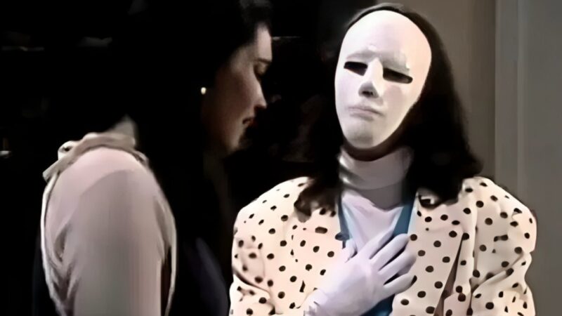 O Mascarado Revelado